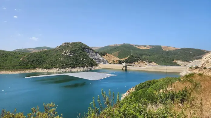 طنجة المتوسط تستخدم أول محطة شمسية عائمة في المغرب