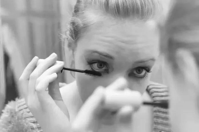 3 خطوات سهلة لعمل مكياج بسيط وجذاب للجامعة