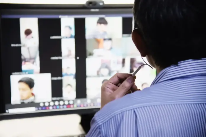 أفضل نصائح لعقد اجتماعات الفيديو بفعالية في 2026