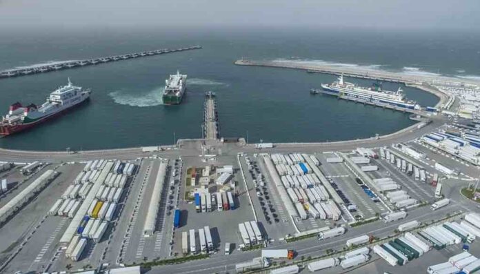 استئناف تدريجي لحركة الملاحة البحرية بين طنجة والجزيرة الخضراء بعد استقرار نسبي في حالة البحر. تعرف على تفاصيل عودة الرحلات وتأثيرها على المسافرين والتجارة بالمضيق.