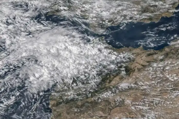 طقس عاصف في شمال المغرب مع رياح قوية وأمطار